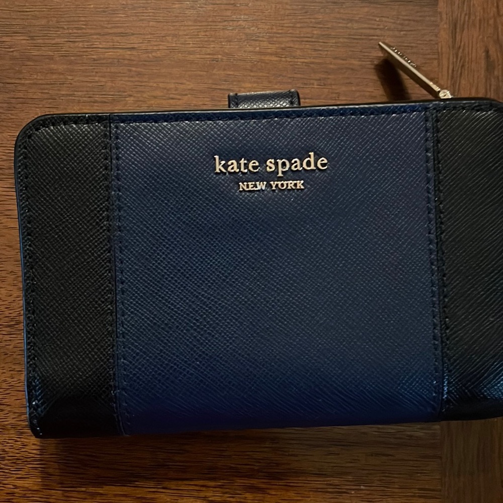 Kate Spade Small Wallet - Picture 1 of 5